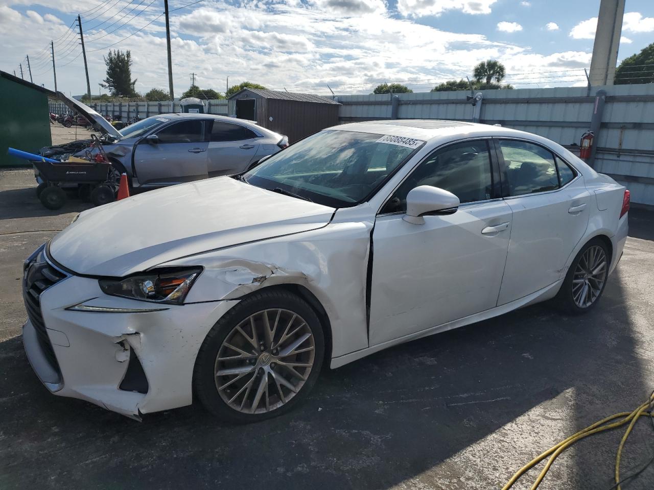 LEXUS IS 200T