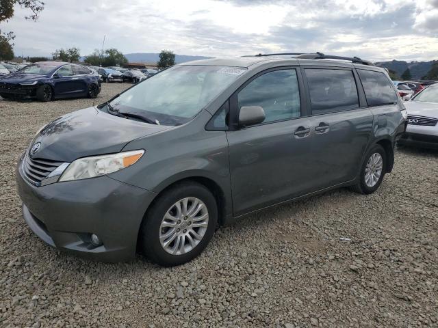 TOYOTA SIENNA XLE