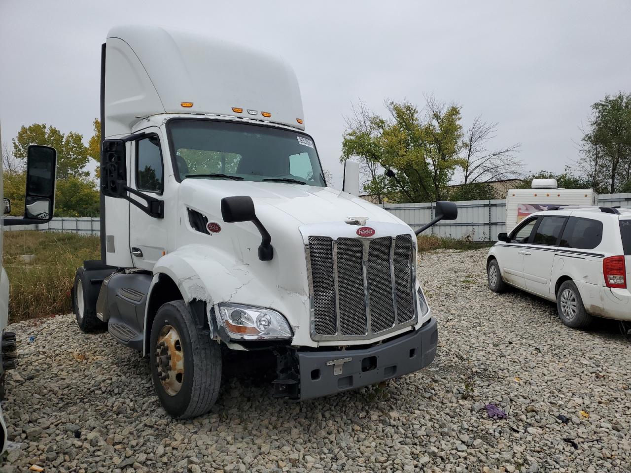 Lot #3278977032 2019 PETERBILT 579