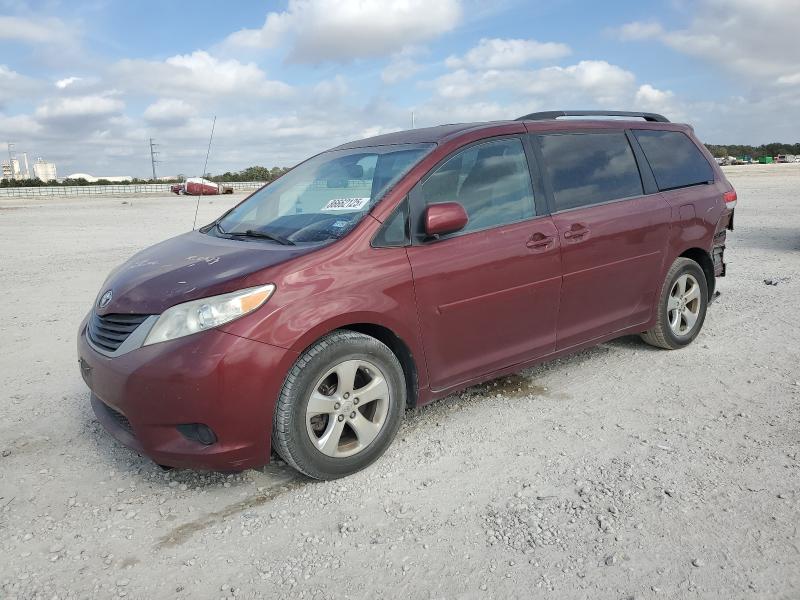 TOYOTA SIENNA LE