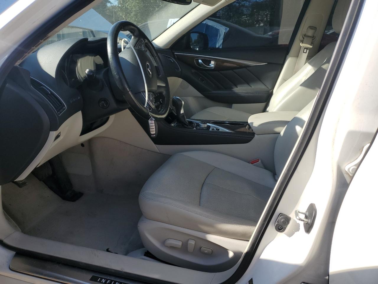 INFINITI Q50 PREMIUM