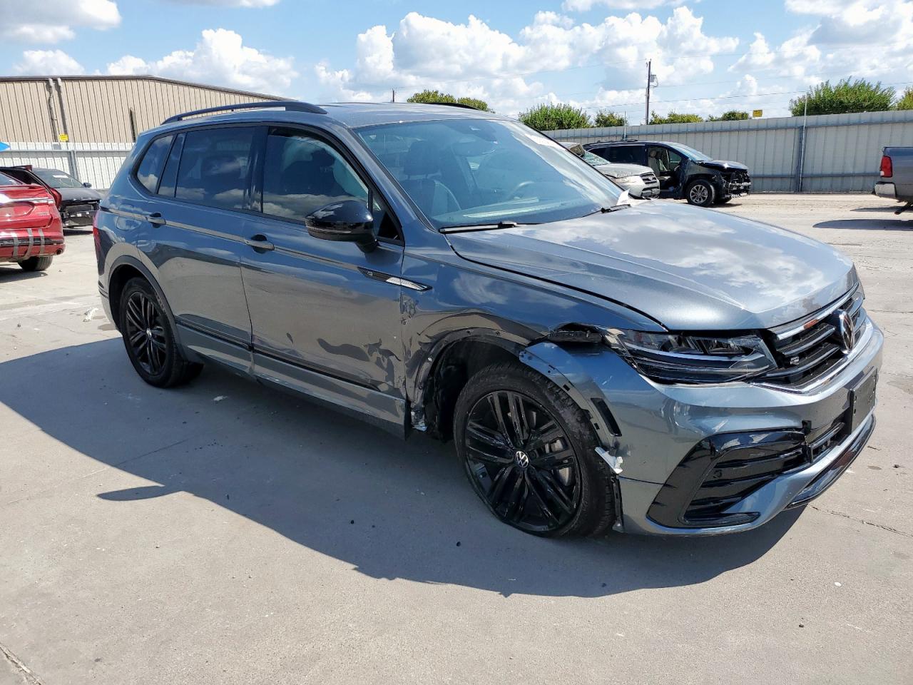 VOLKSWAGEN TIGUAN SE R-LINE BLACK