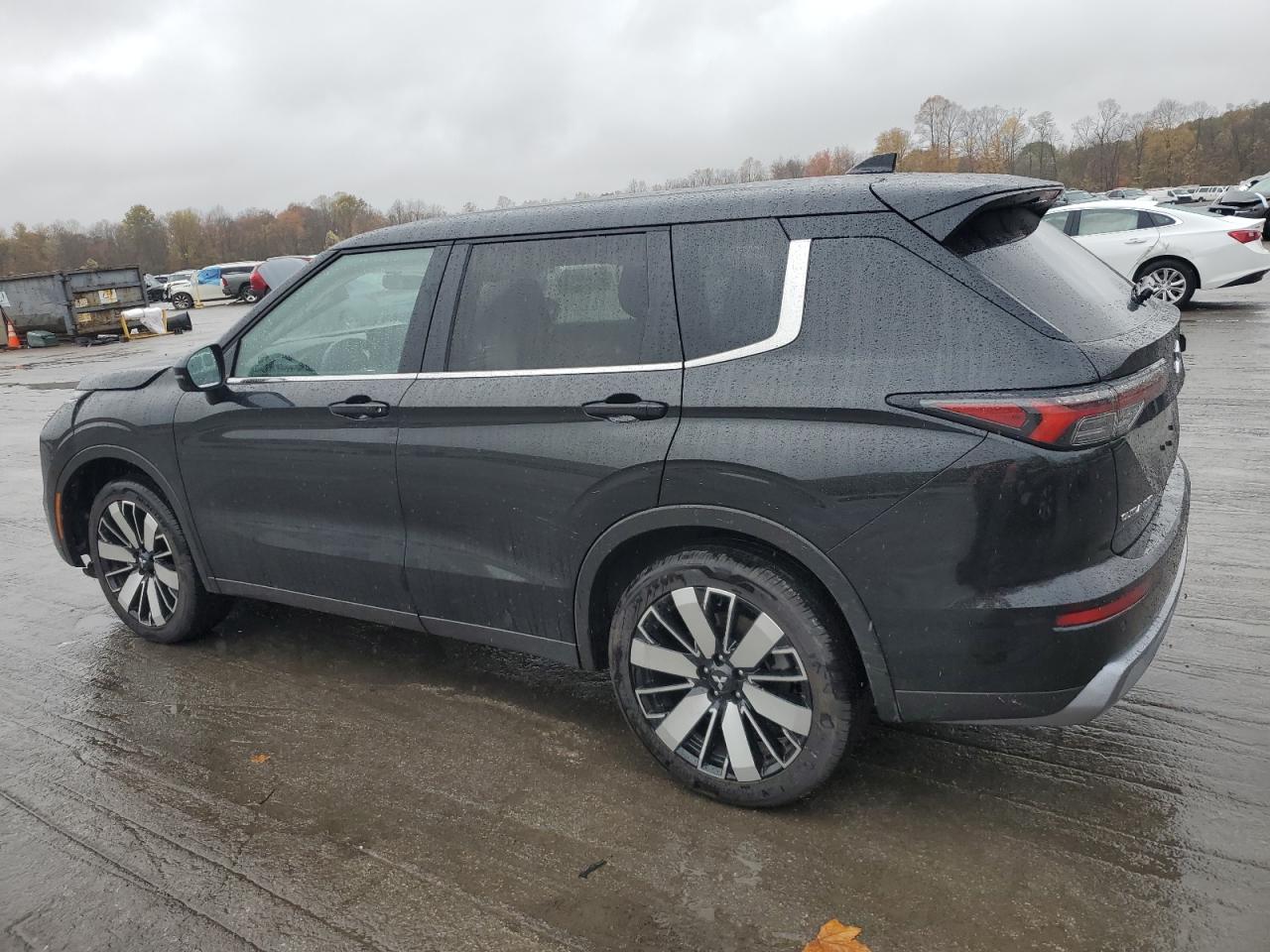 MITSUBISHI OUTLANDER SE