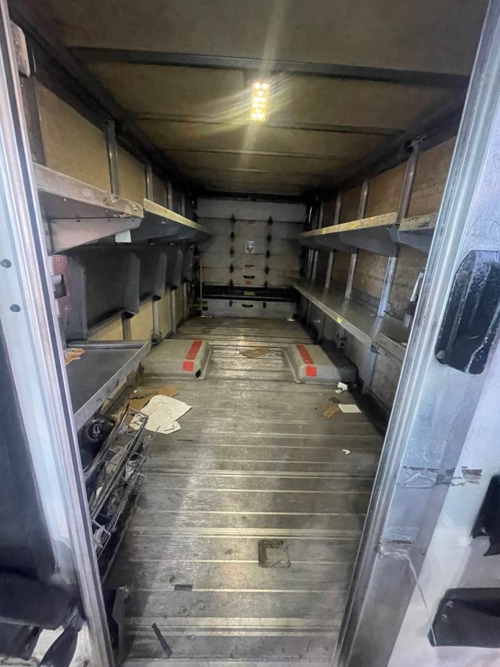 Lot #3276357667 2013 ISUZU NPR