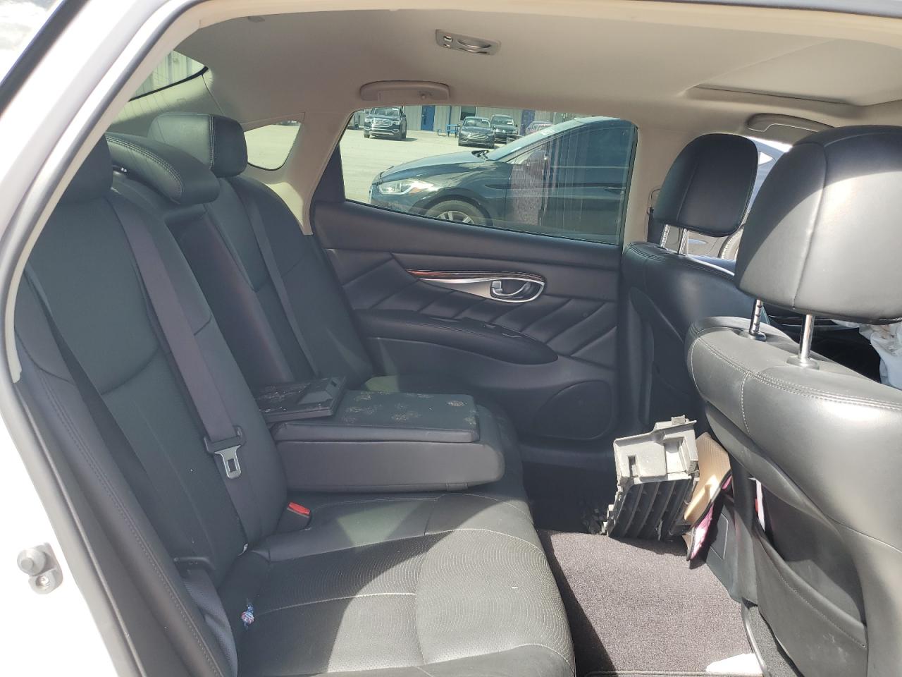 INFINITI Q70 3.7 LUXE