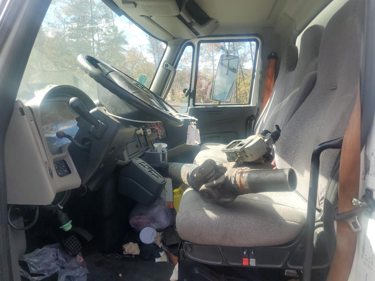 Lot #3275533713 2013 INTERNATIONAL 4300