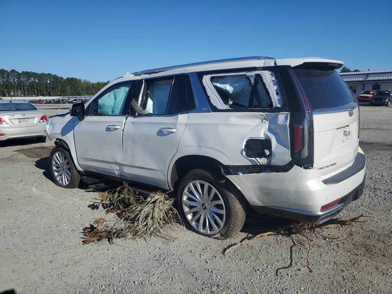 CADILLAC ESCALADE LUXURY