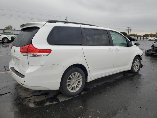 2014 TOYOTA SIENNA XLE #3273769360