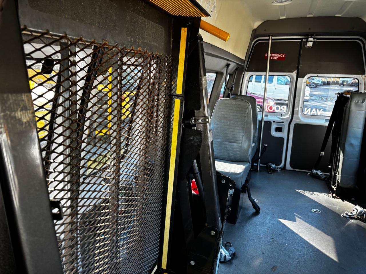 FORD ECONOLINE E250 VAN