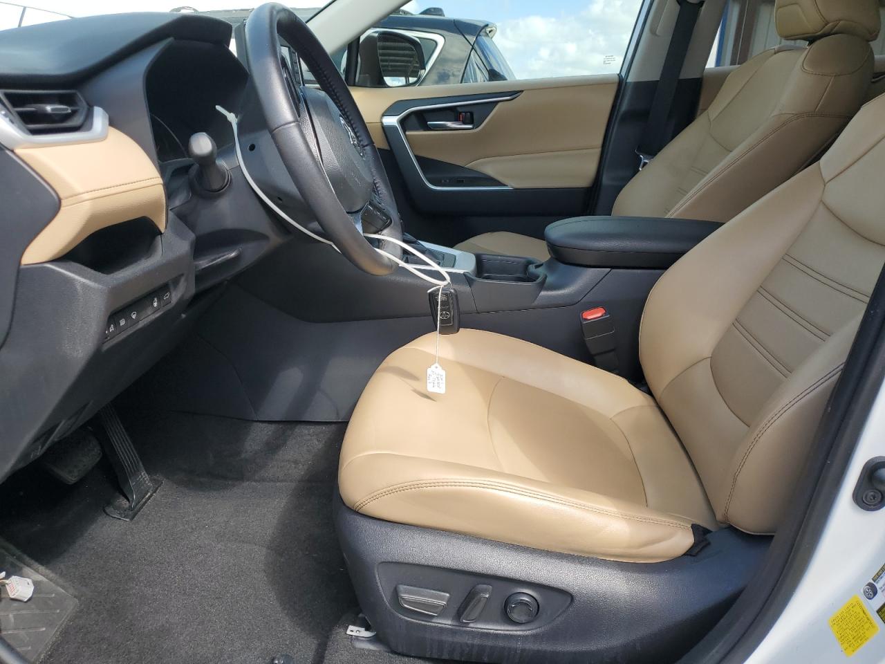 TOYOTA RAV4 XLE PREMIUM