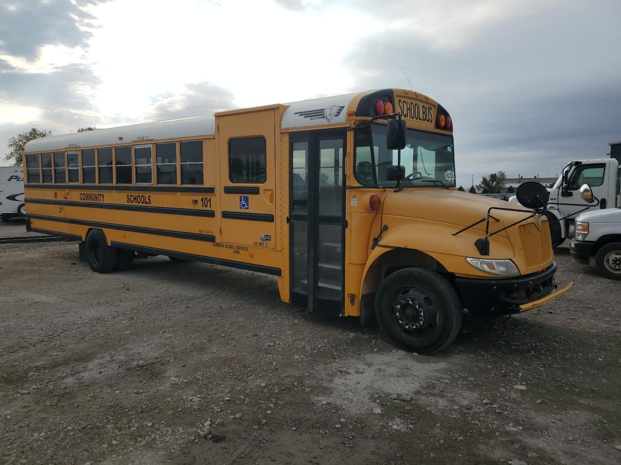 Lot #3265258989 2013 IC CORPORATION 3000 CE