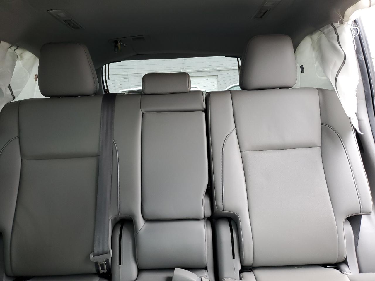 TOYOTA HIGHLANDER SE