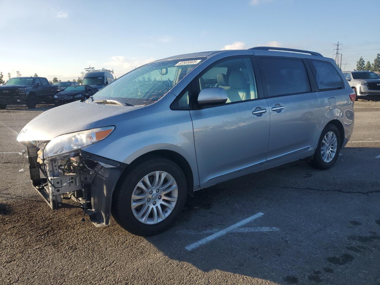 TOYOTA SIENNA XLE
