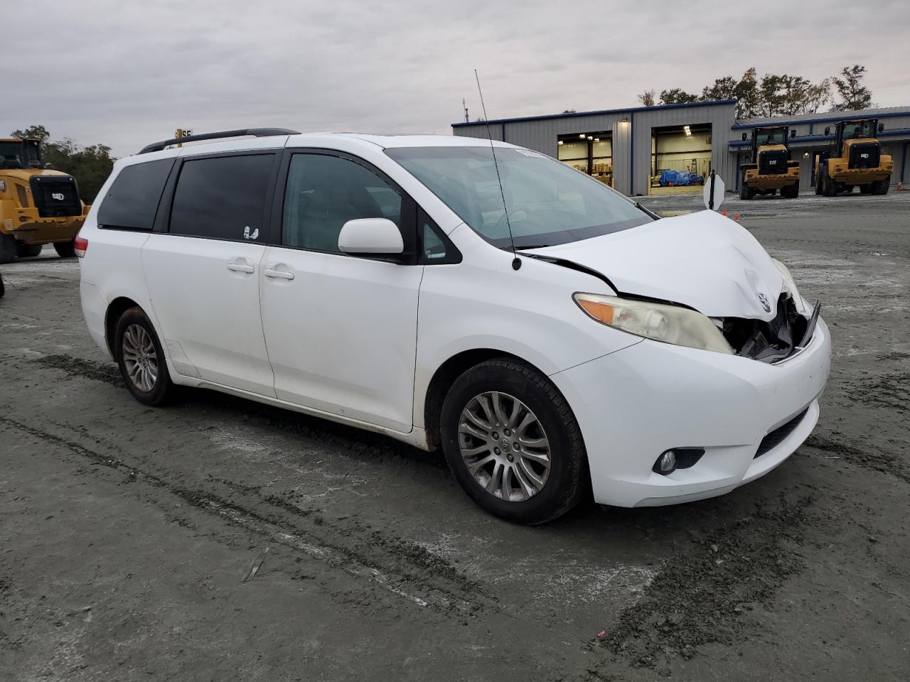 TOYOTA SIENNA XLE