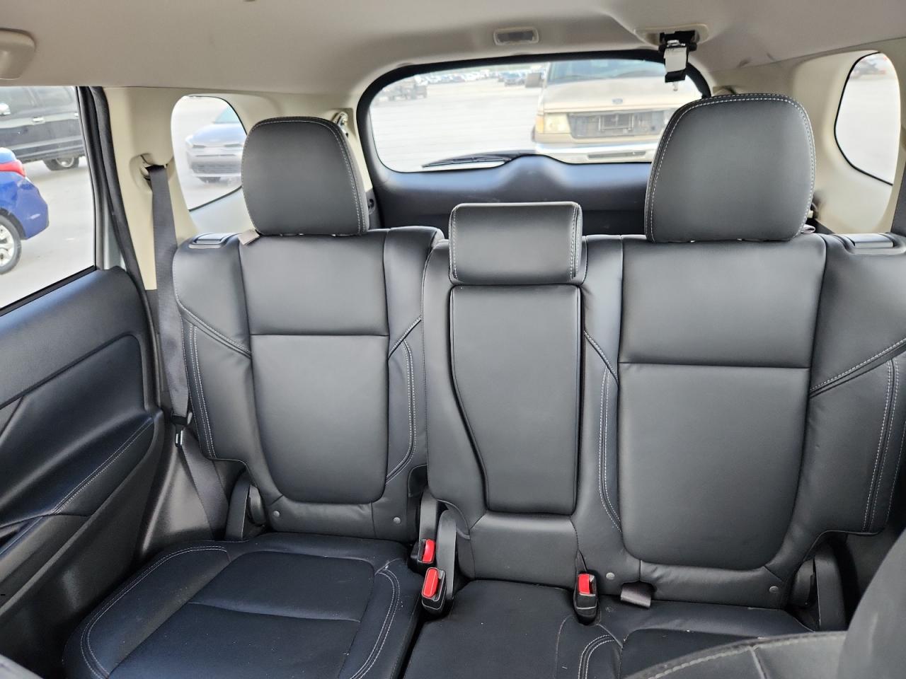 MITSUBISHI OUTLANDER SE