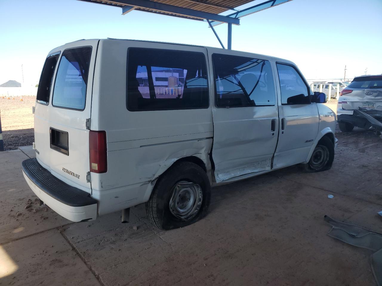 Lot #3310776960 1999 CHEVROLET ASTRO