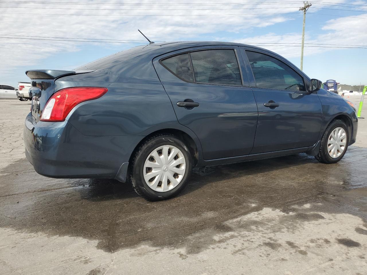 NISSAN VERSA S