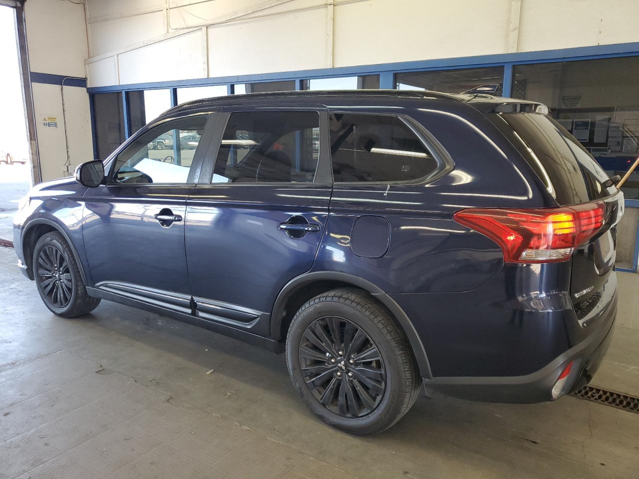MITSUBISHI OUTLANDER SE