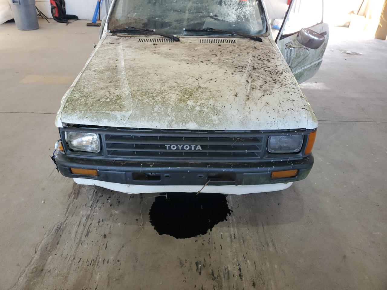 Lot #3269062071 1988 TOYOTA PICKUP 1/2