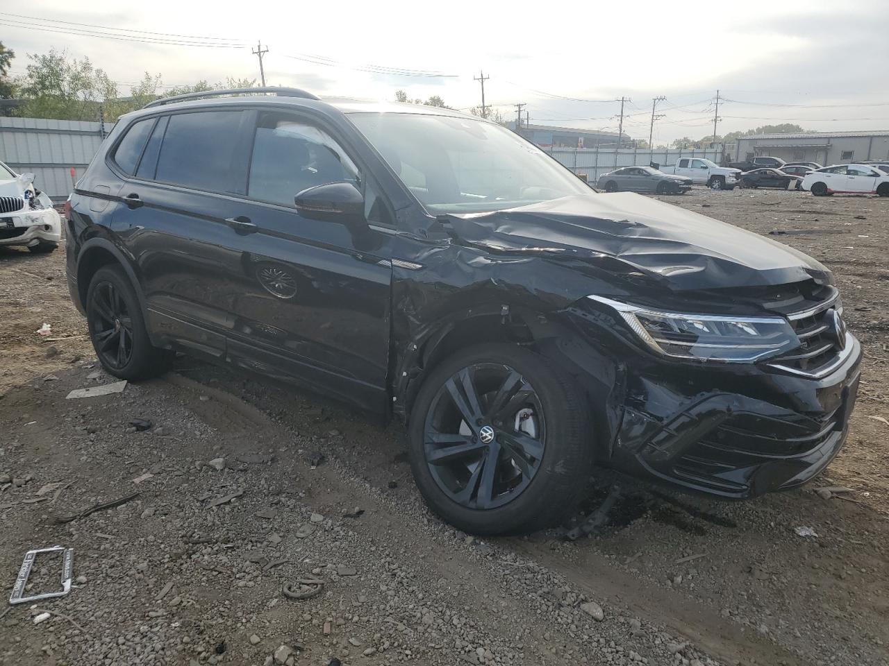 VOLKSWAGEN TIGUAN SE R-LINE BLACK