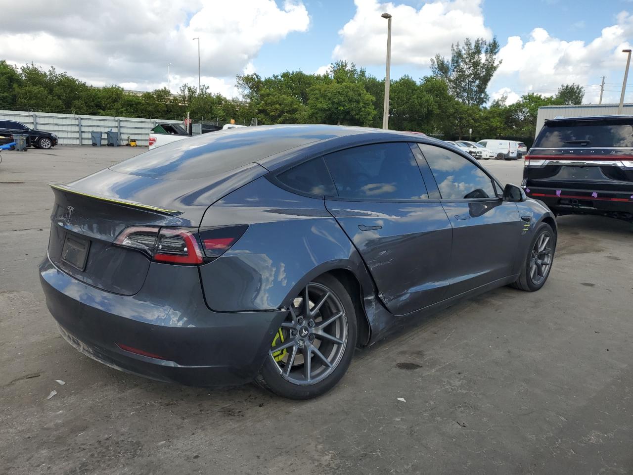 TESLA MODEL 3