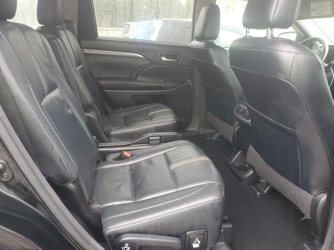 TOYOTA HIGHLANDER SE