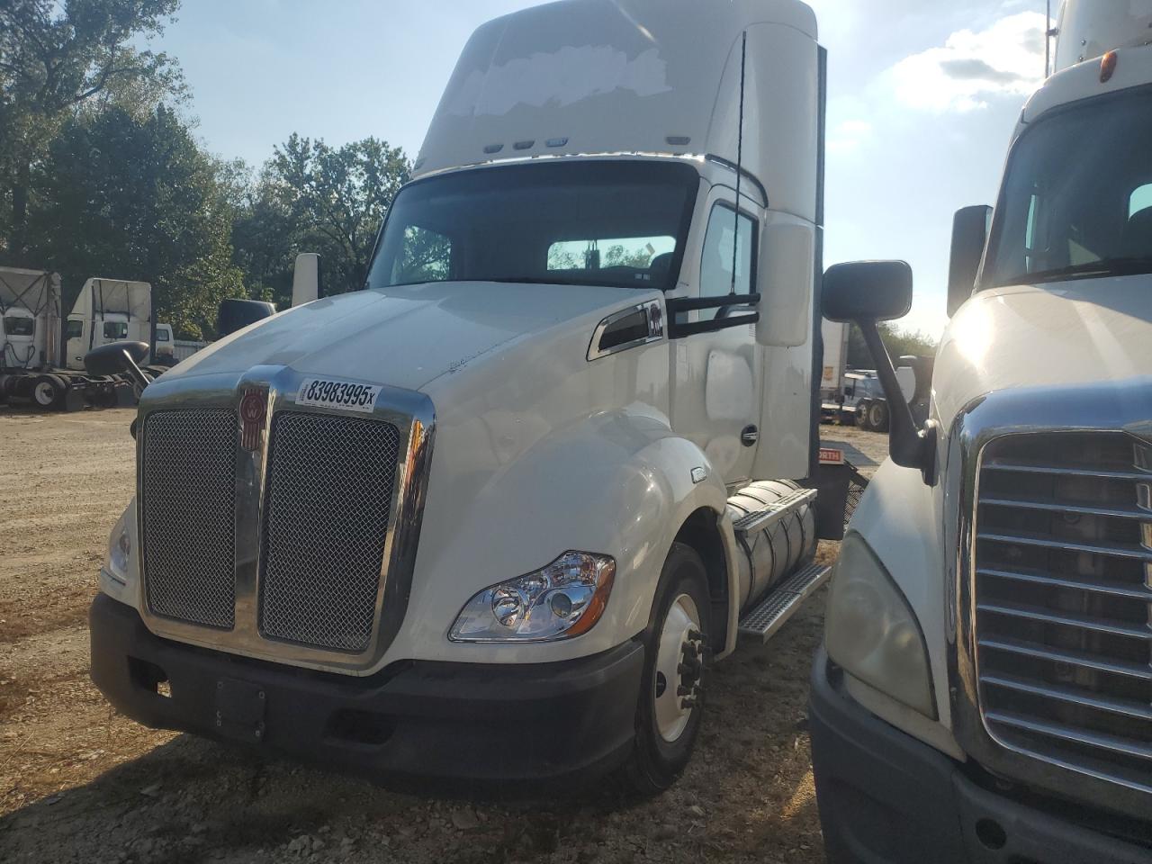 Lot #3265757907 2017 KENWORTH T680
