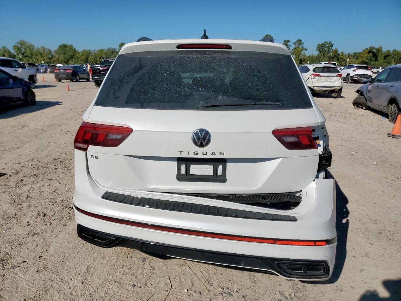 VOLKSWAGEN TIGUAN SE R-LINE BLACK