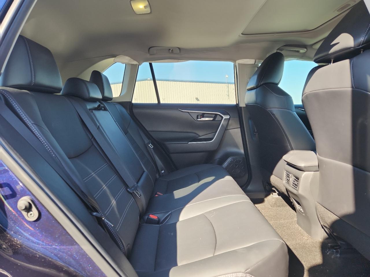 TOYOTA RAV4 XLE PREMIUM