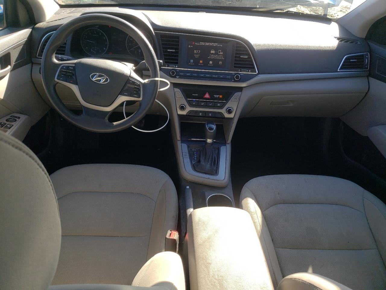 HYUNDAI ELANTRA SE