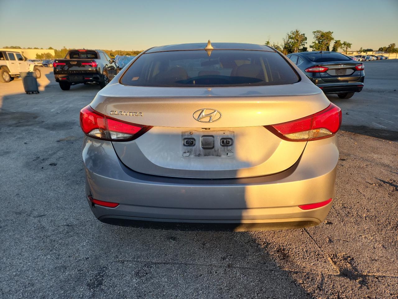 HYUNDAI ELANTRA SE