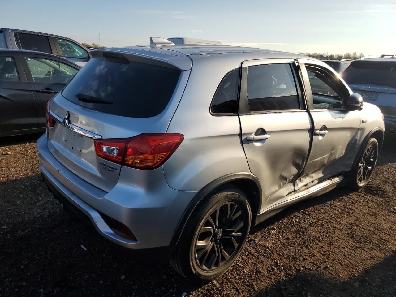 MITSUBISHI OUTLANDER ES