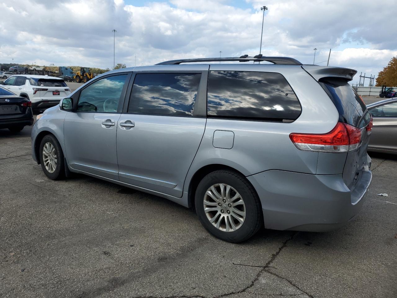 TOYOTA SIENNA XLE