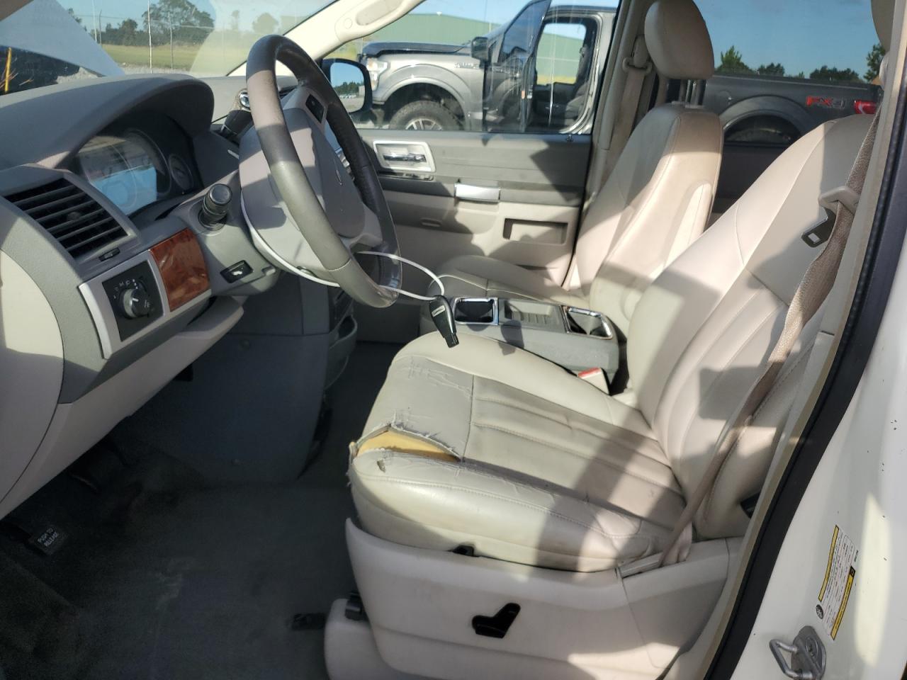 Lot #3308267214 2008 CHRYSLER TOWN & COU