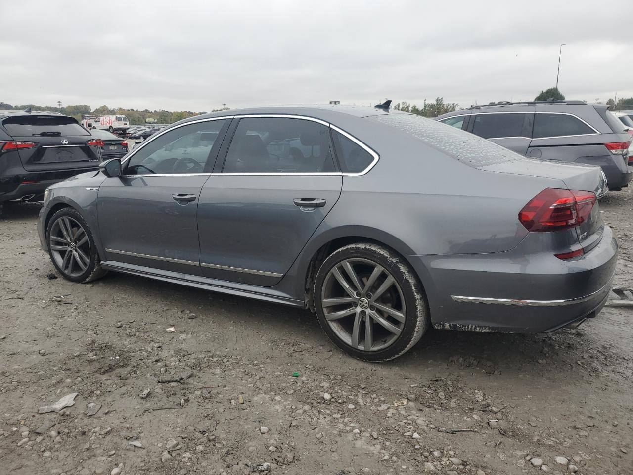 VOLKSWAGEN PASSAT R-LINE