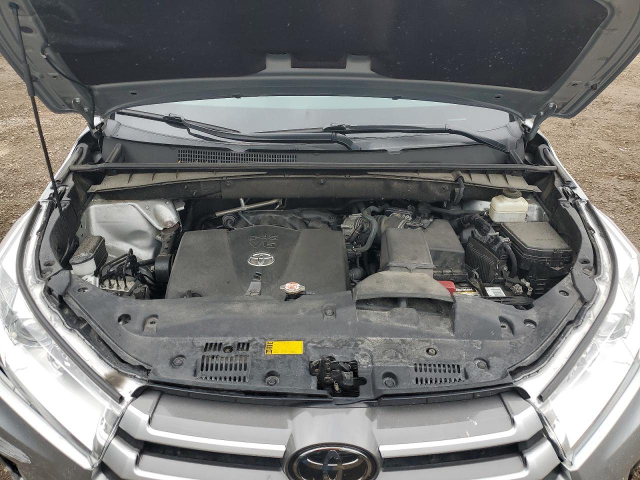 TOYOTA HIGHLANDER SE