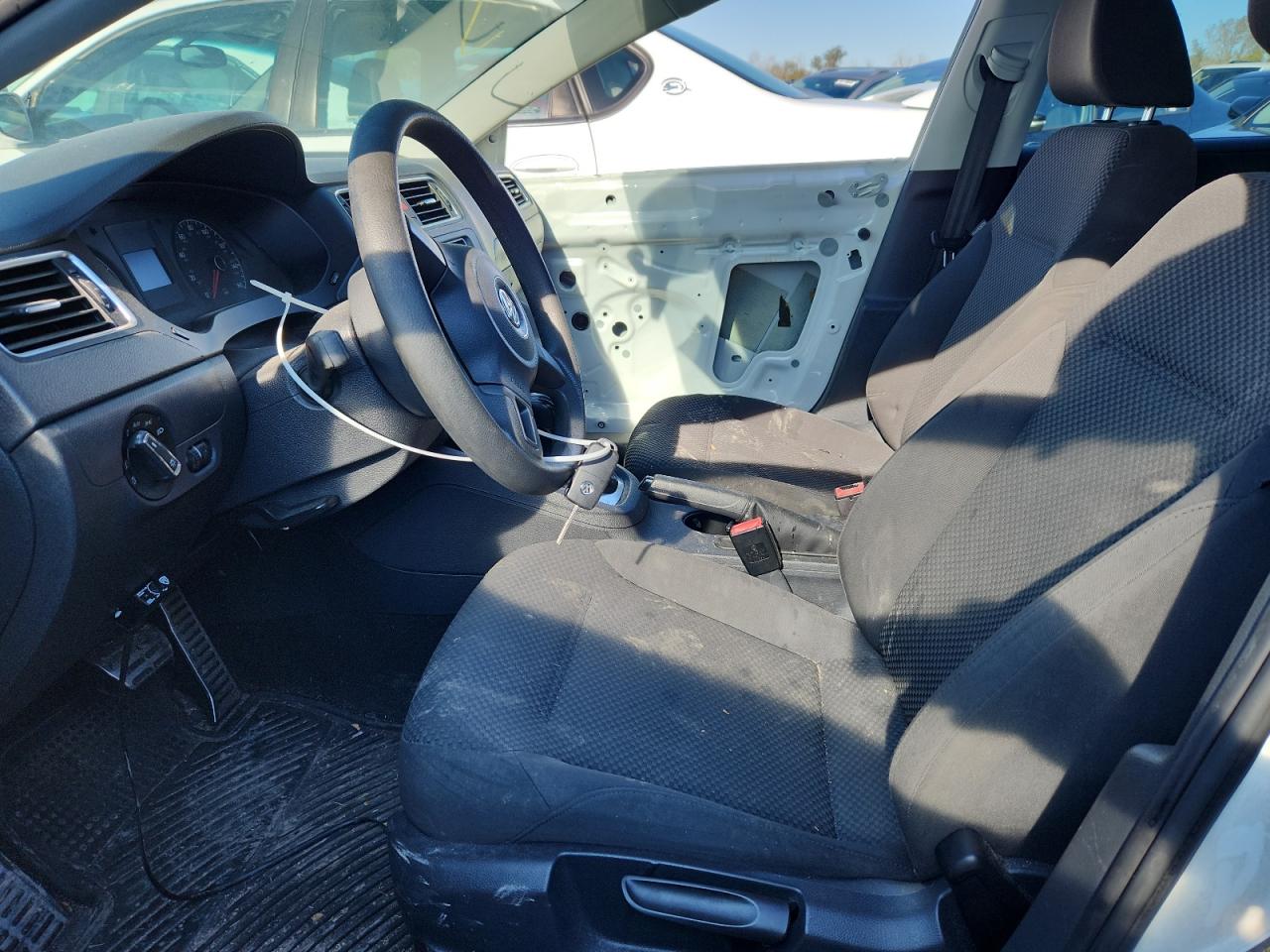 VOLKSWAGEN JETTA BASE