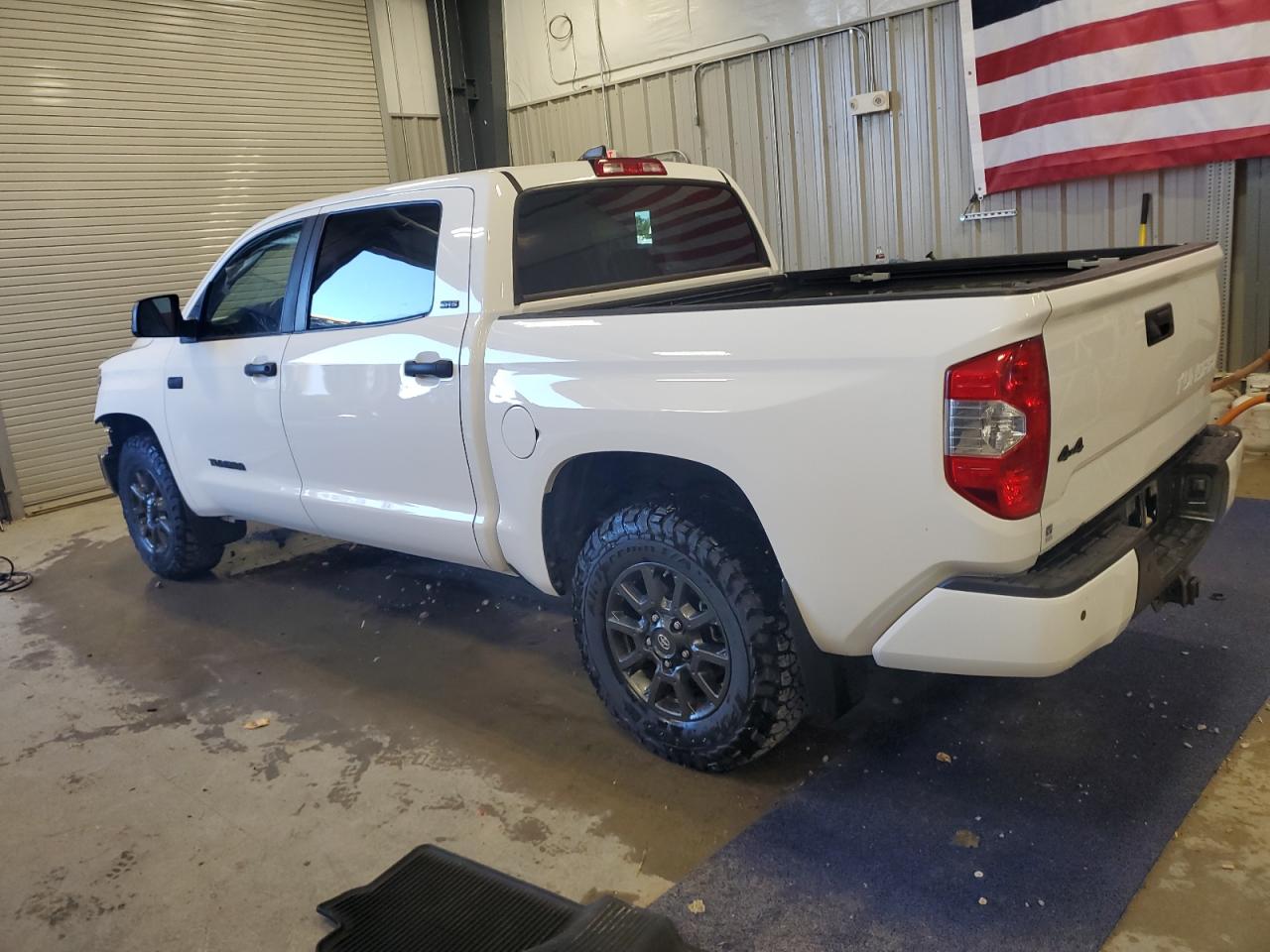 TOYOTA TUNDRA CREWMAX SR5