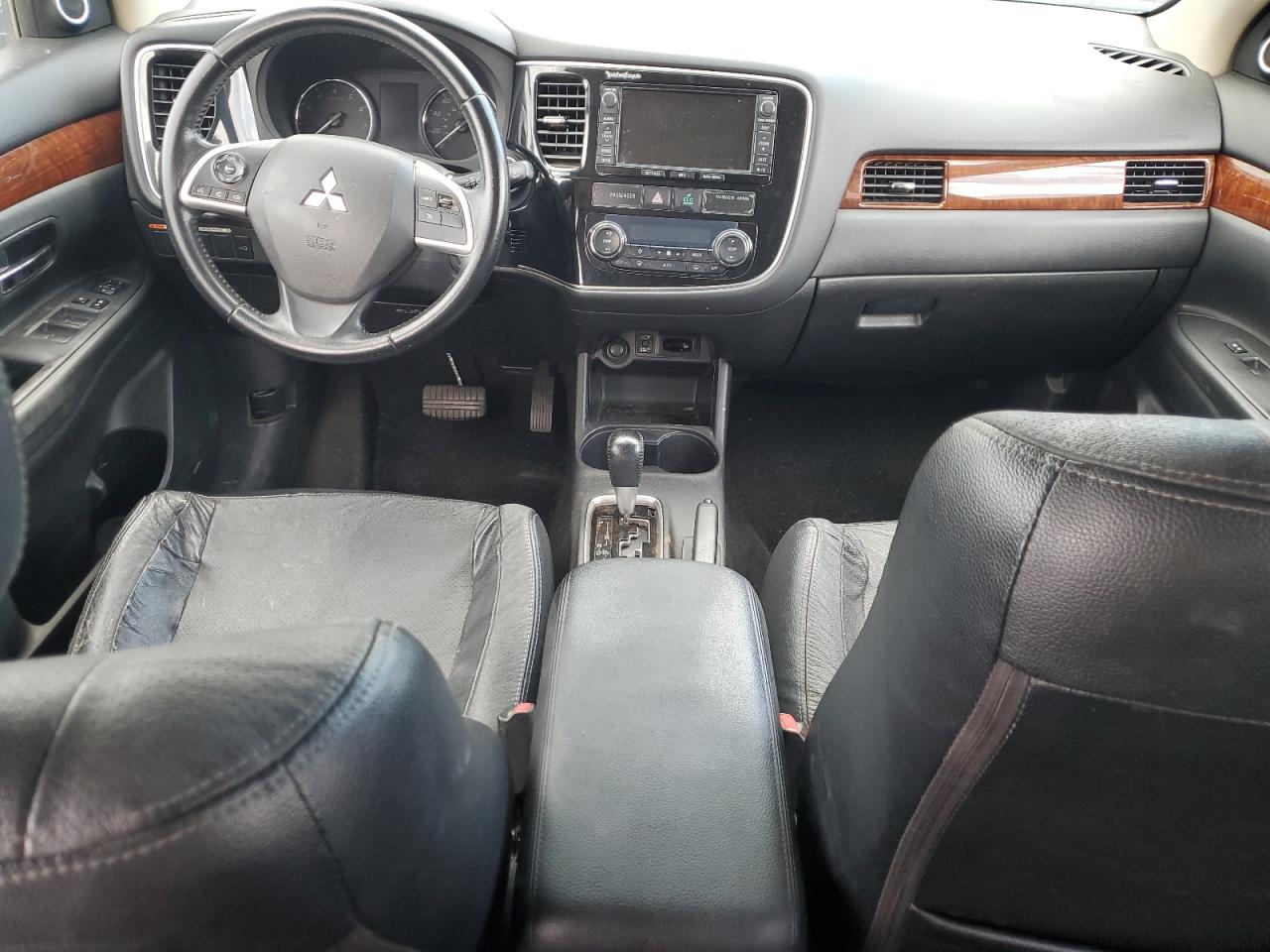 MITSUBISHI OUTLANDER SE