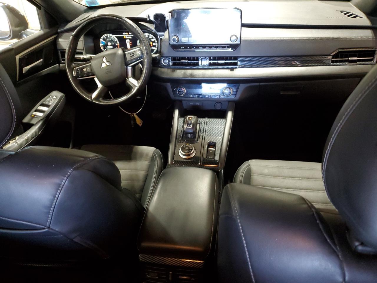 MITSUBISHI OUTLANDER SE