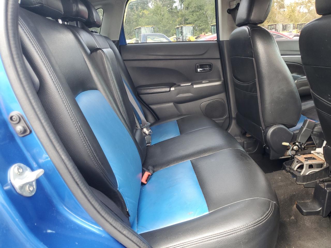 MITSUBISHI OUTLANDER ES