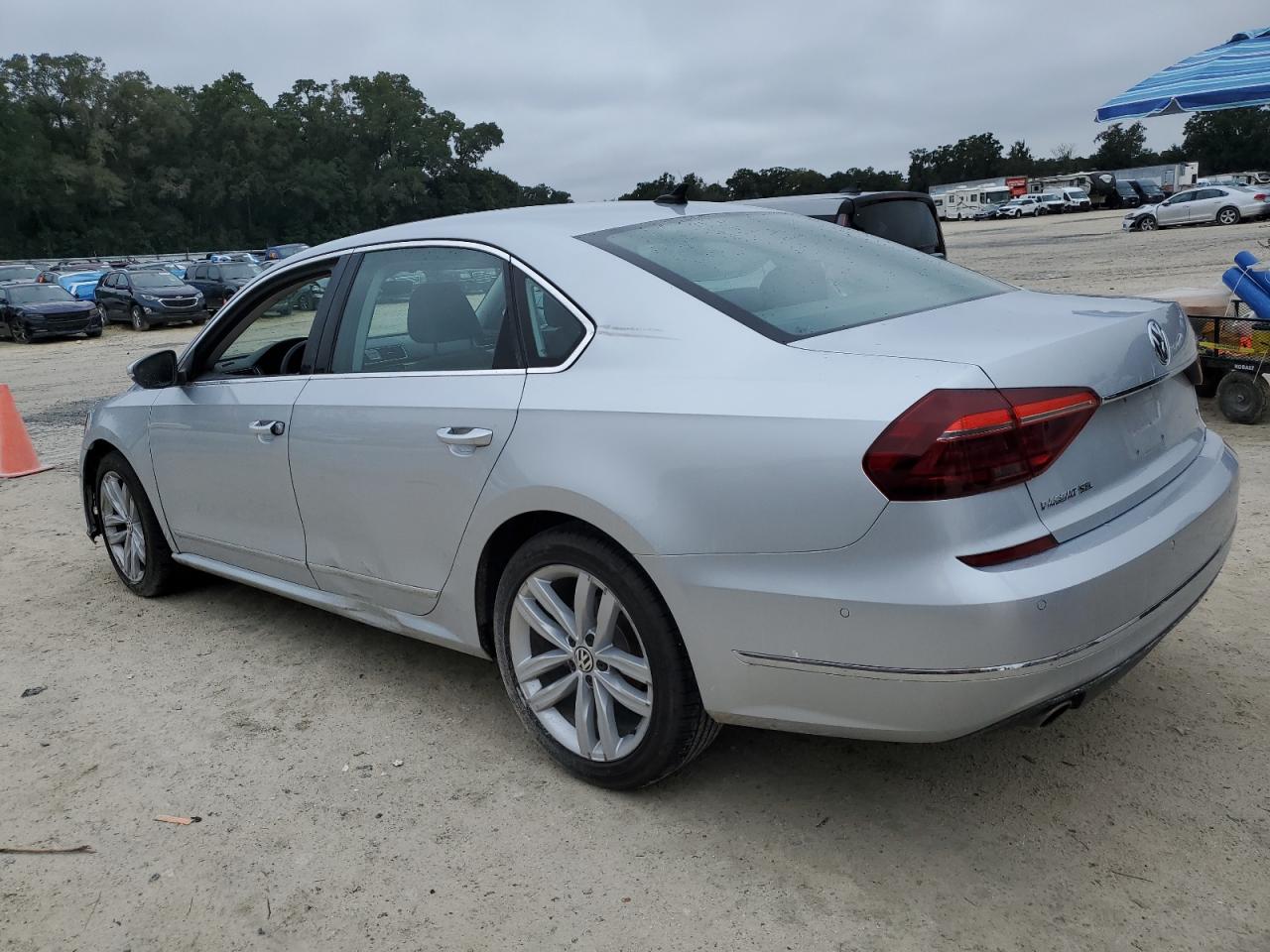 VOLKSWAGEN PASSAT SEL PREMIUM