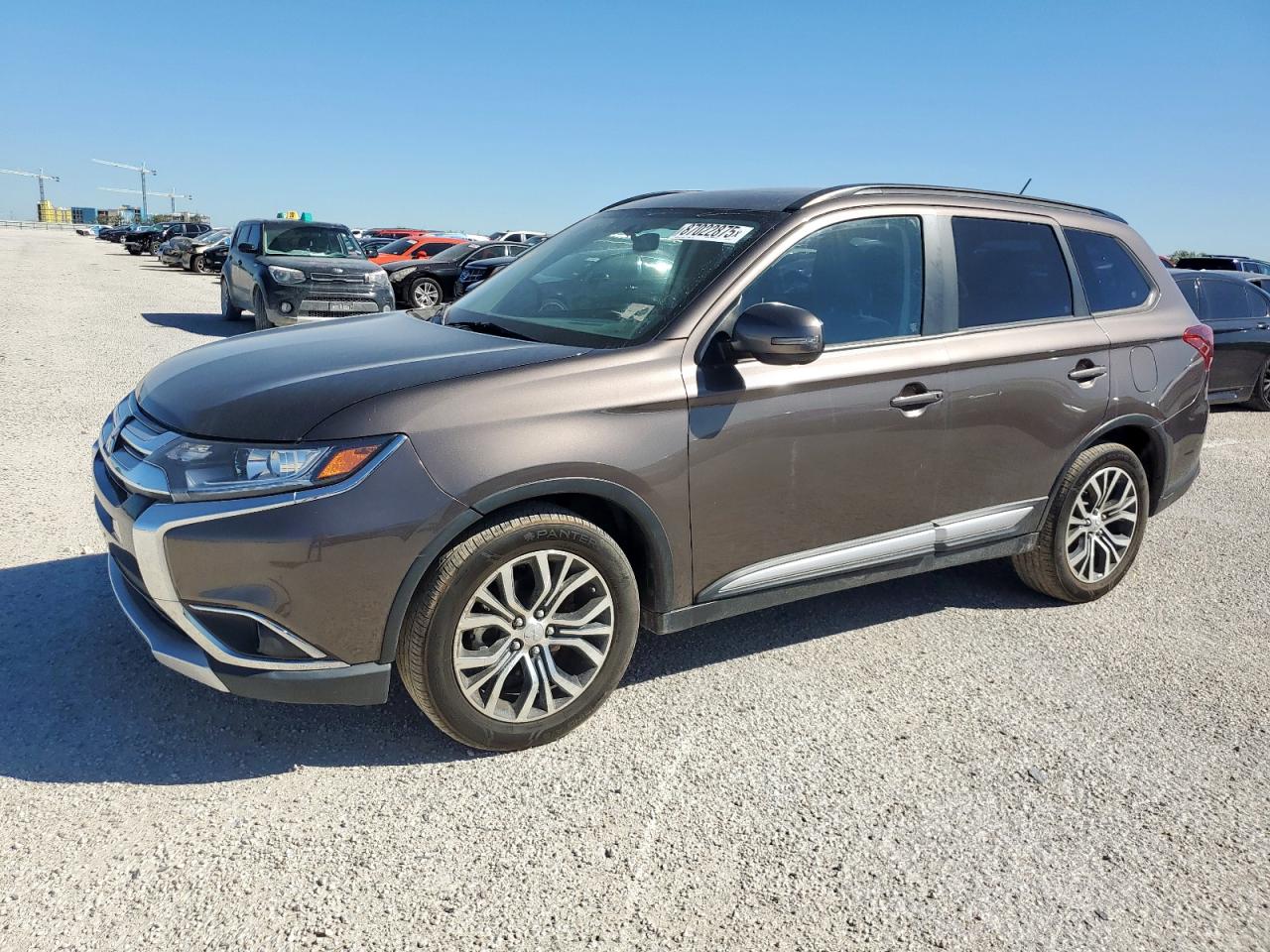 MITSUBISHI OUTLANDER SE