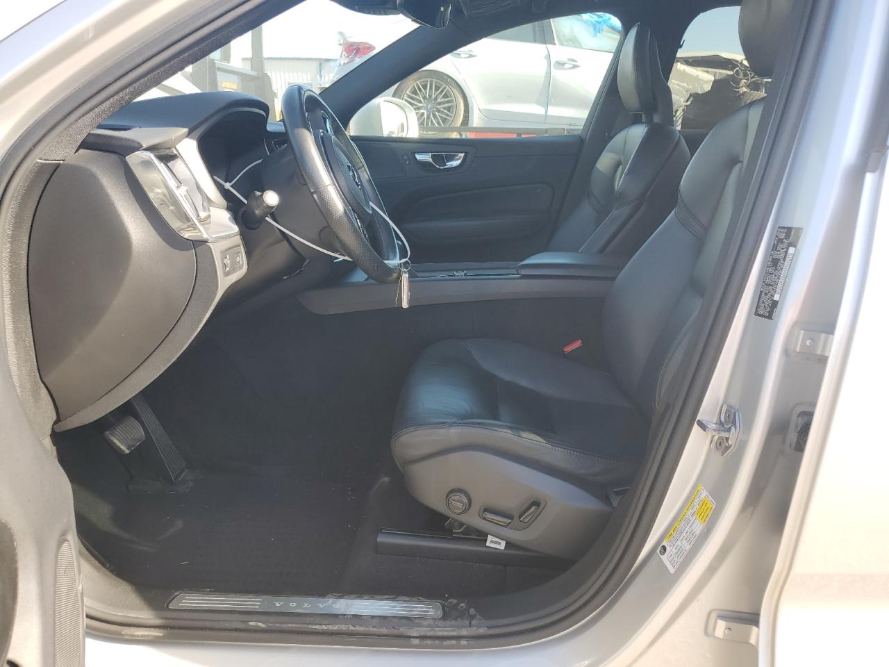 VOLVO XC60 T5 MOMENTUM