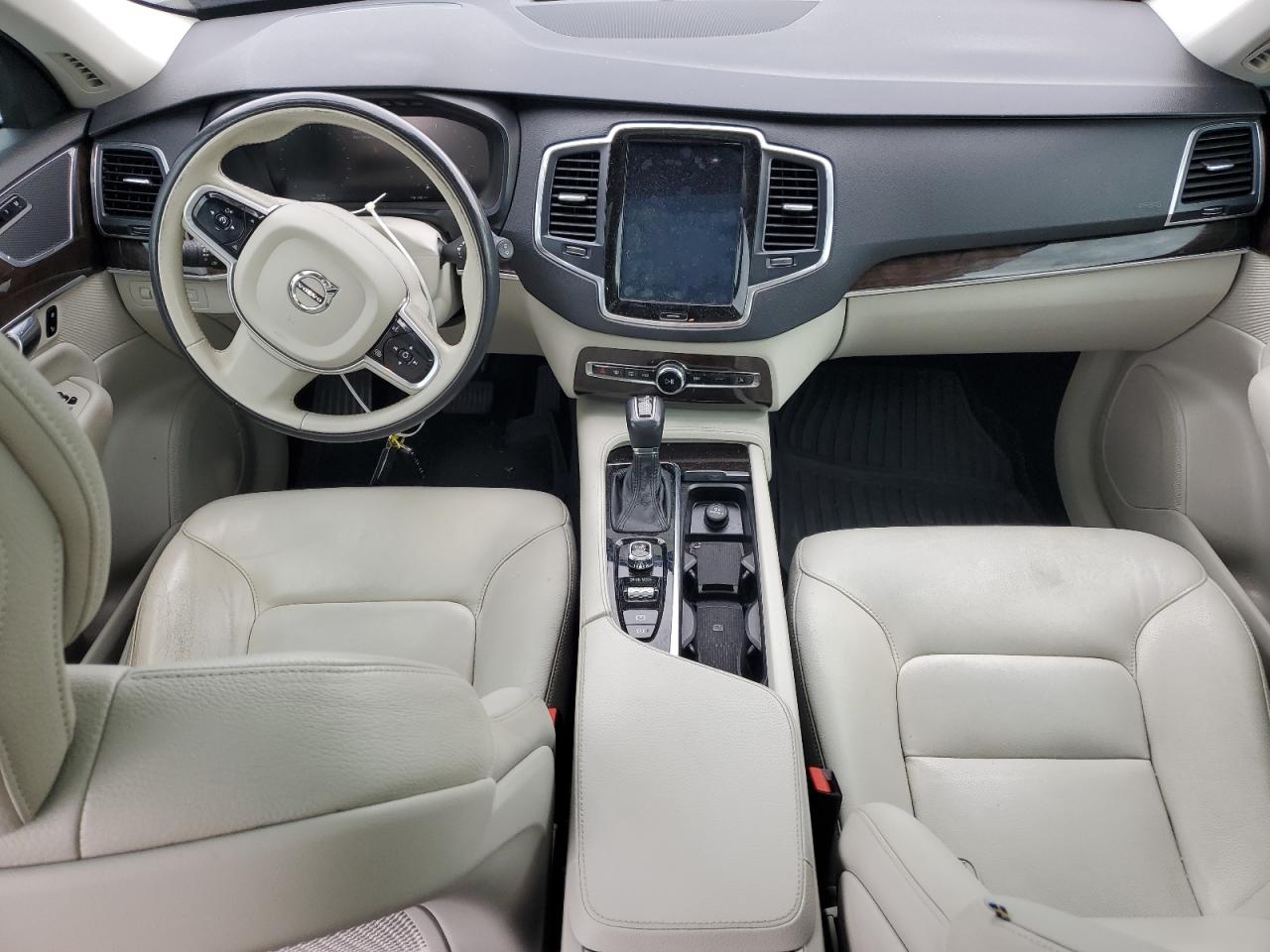 VOLVO XC90 T6 MOMENTUM