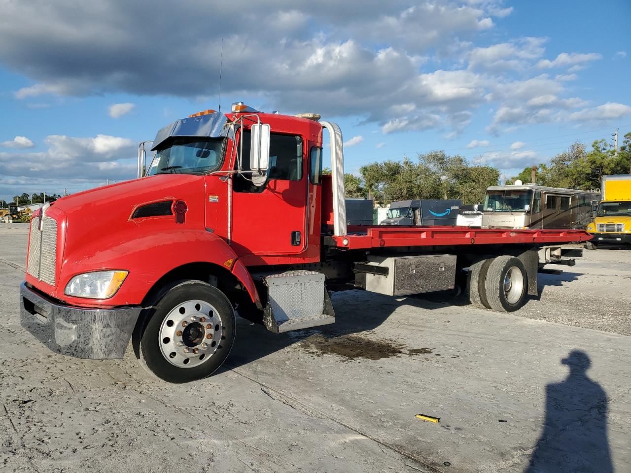 Lot #3284626334 2010 KENWORTH CONSTRUCTI