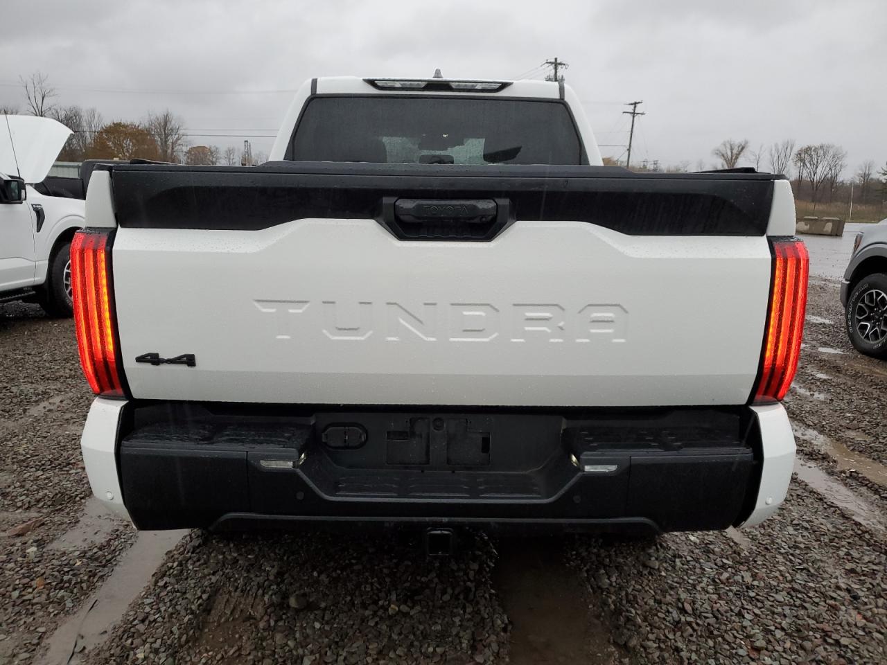 TOYOTA TUNDRA CREWMAX SR
