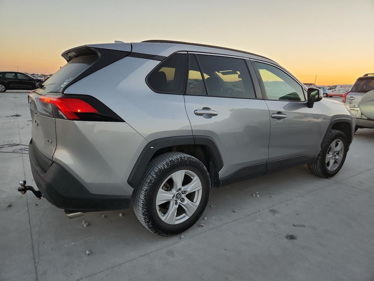 TOYOTA RAV4 XLE