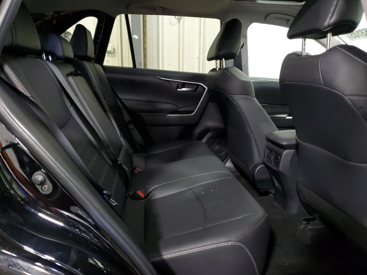 TOYOTA RAV4 XLE PREMIUM