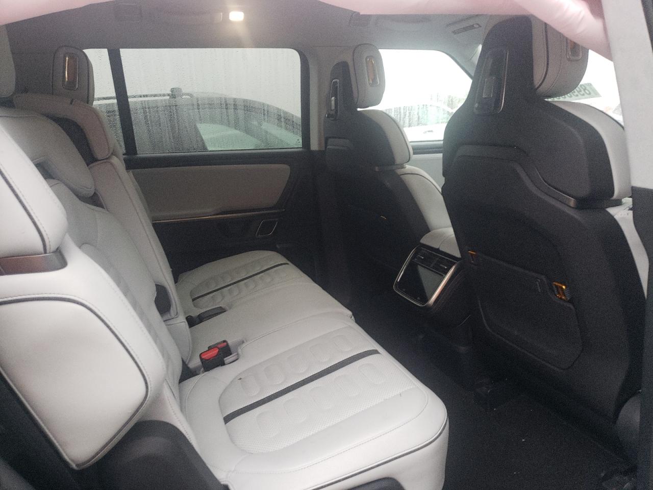 RIVIAN R1S ADVENTURE